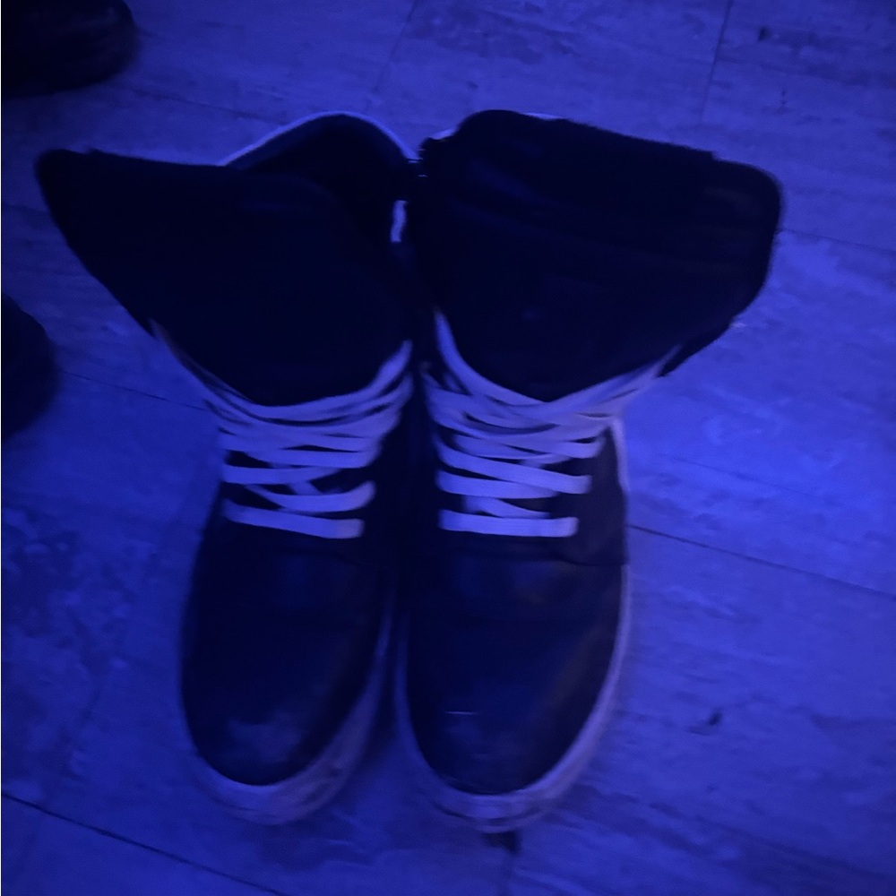 Black High-Top Sneakers with White Laces - Picture 2 of 4